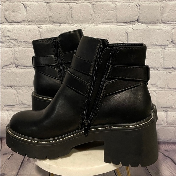 Madden Girl Frostt Black Ankle Boots with Buckle Detail Sz 6.5 NWOT - Picture 3 of 8